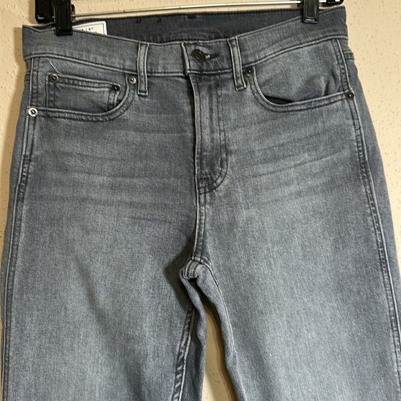 GAP Vintage Slim Mid Rise Gray Denim Jeans Straight Slim Leg Size 6 R 28 - Picture 4 of 15